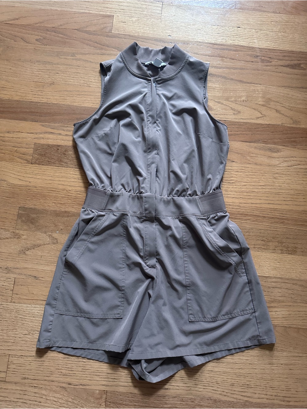 Athleta Taupe/Gray stretch poplin Sleeveless Romper size 6